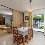 Apartamento 1 Bedroom Awesome In *