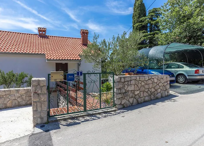 Stunning In With Wifi Appartement Omišalj