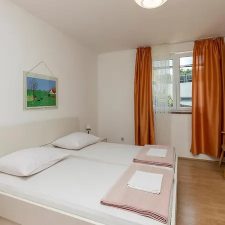 1 Bedroom Gorgeous In Apartament *